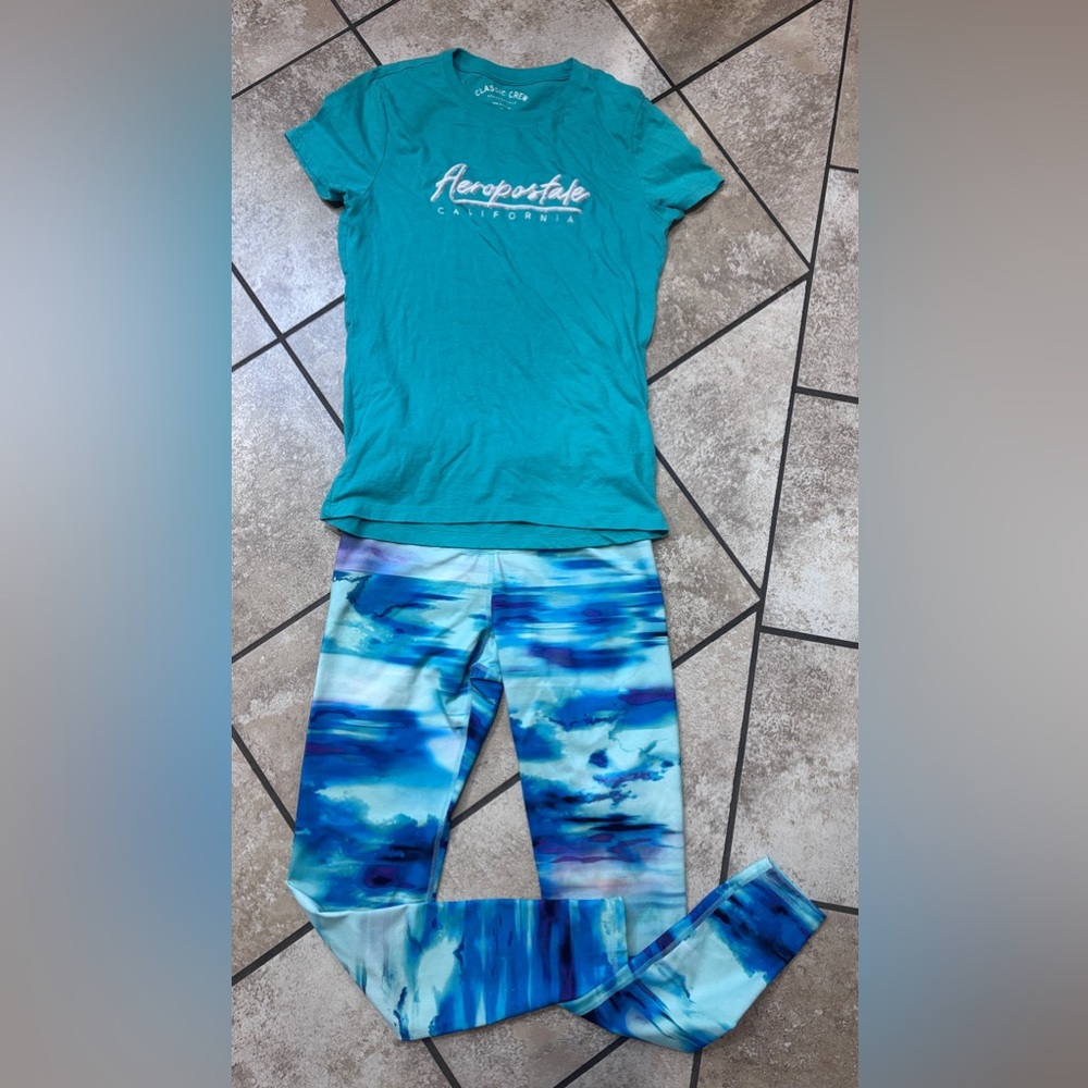 Workout Aeropostale Classic Crew T-Shirt 
Size Large
Old Nave Active Leggings